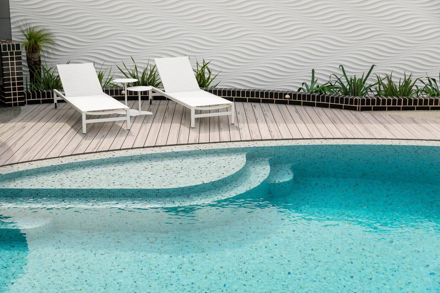 piscina oval em concreto